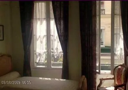 De Lille Louvre Hotell