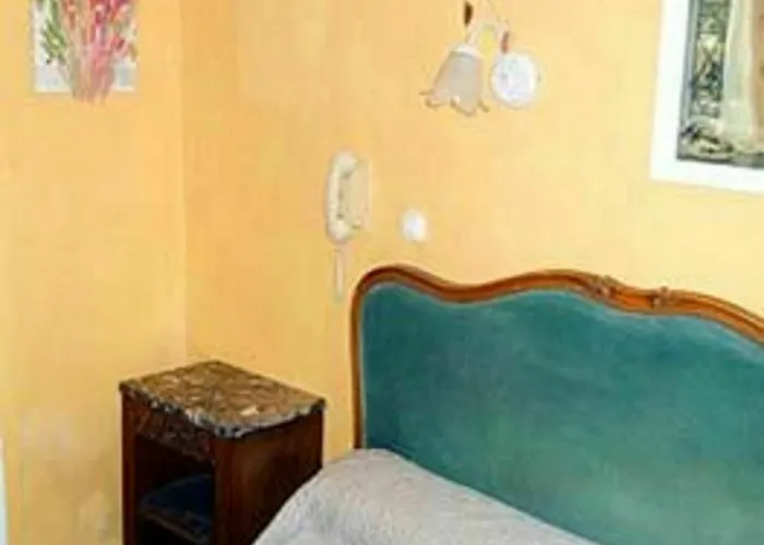 De Lille Louvre Hotell Paris