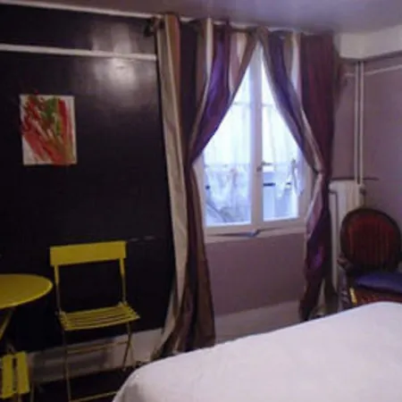 De Lille Louvre Hotell
