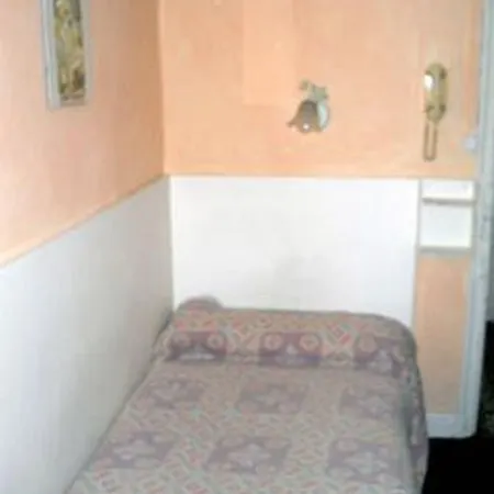 De Lille Louvre Hotel