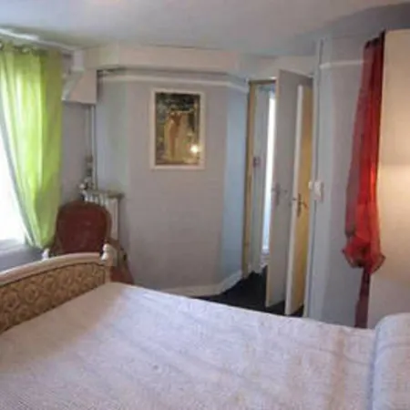 Hotel De Lille-louvre 2*