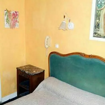 De Lille Louvre Hotel París