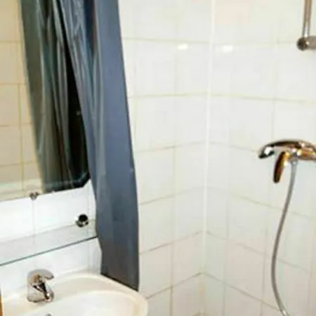 De Lille-louvre Hotel 2*