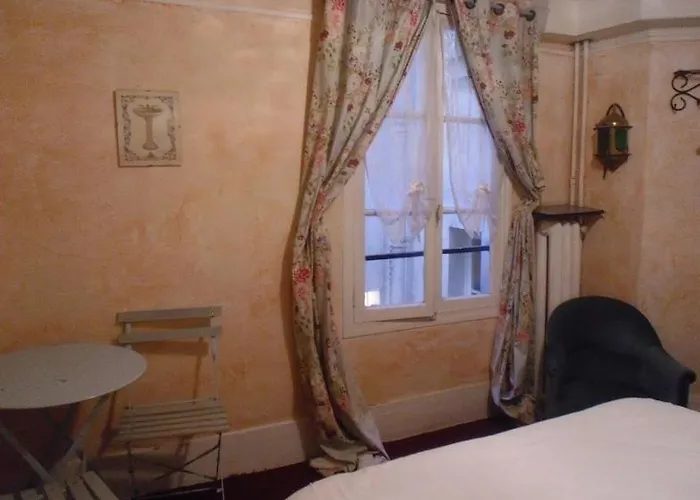 De Lille Louvre Otel 2*